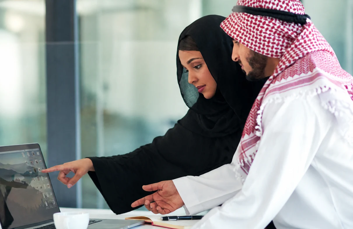 Arabesco professionals reviewing an asset management portfolio